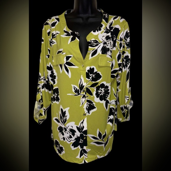 The Perfect Springtime Blouse⭐️NWT⭐️ - Picture 2 of 5